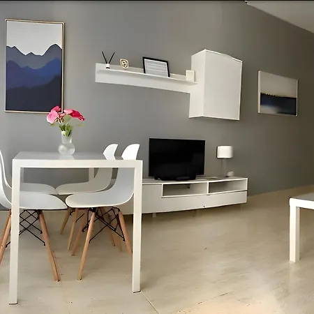 Апартаменты Silvia House Арресифе